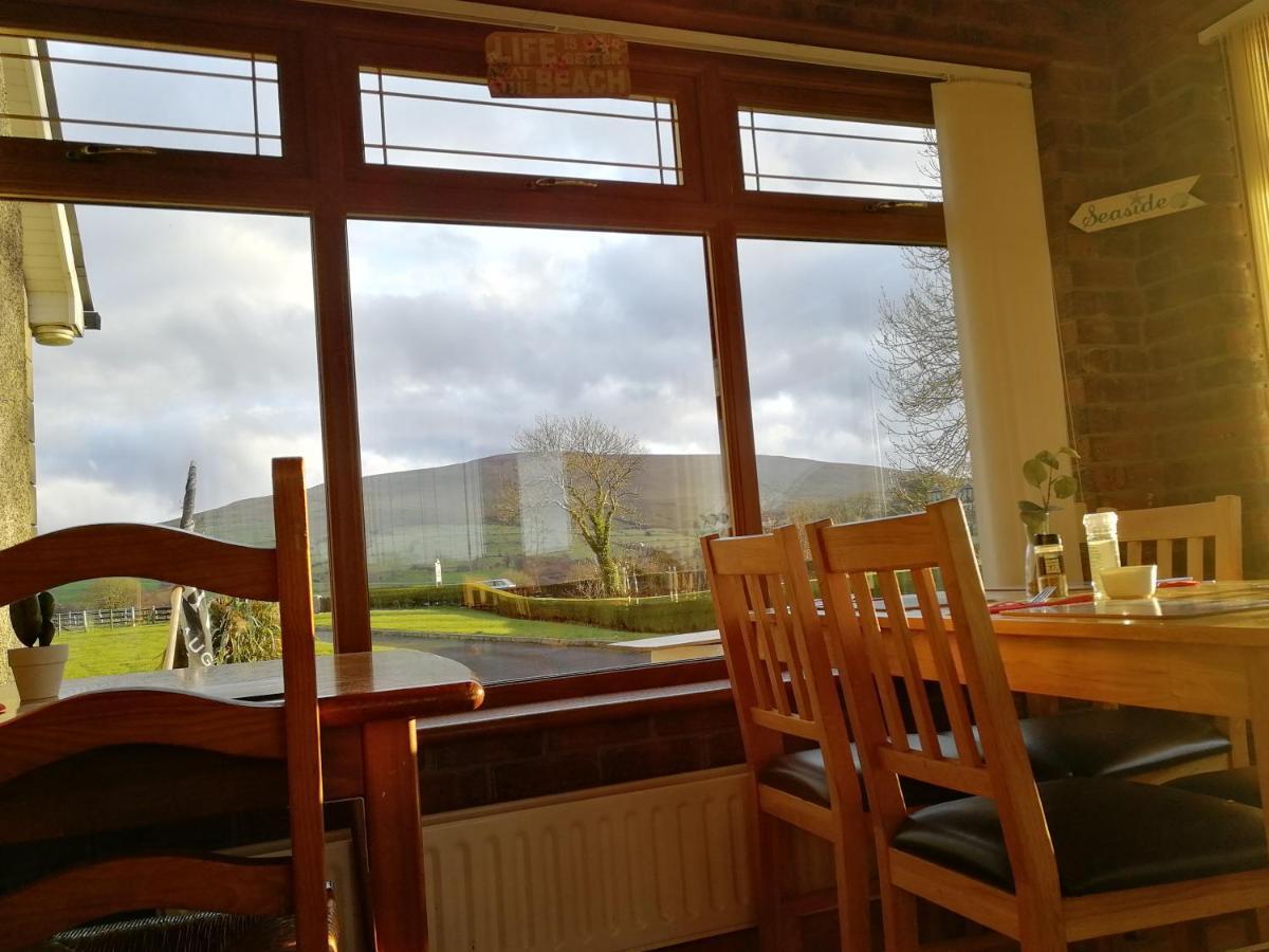Carnately Lodge Ballycastle Exterior foto